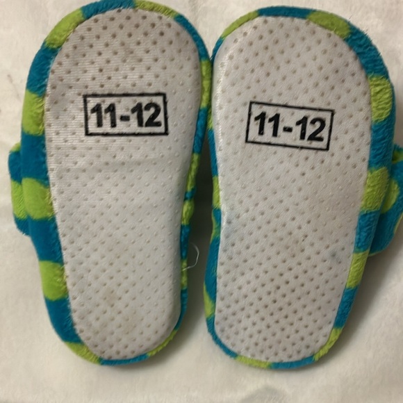 EUC Hello Kitty Lime green/aqua slippers 11/12 toddler.  Kitty has sequin bow - Picture 2 of 3